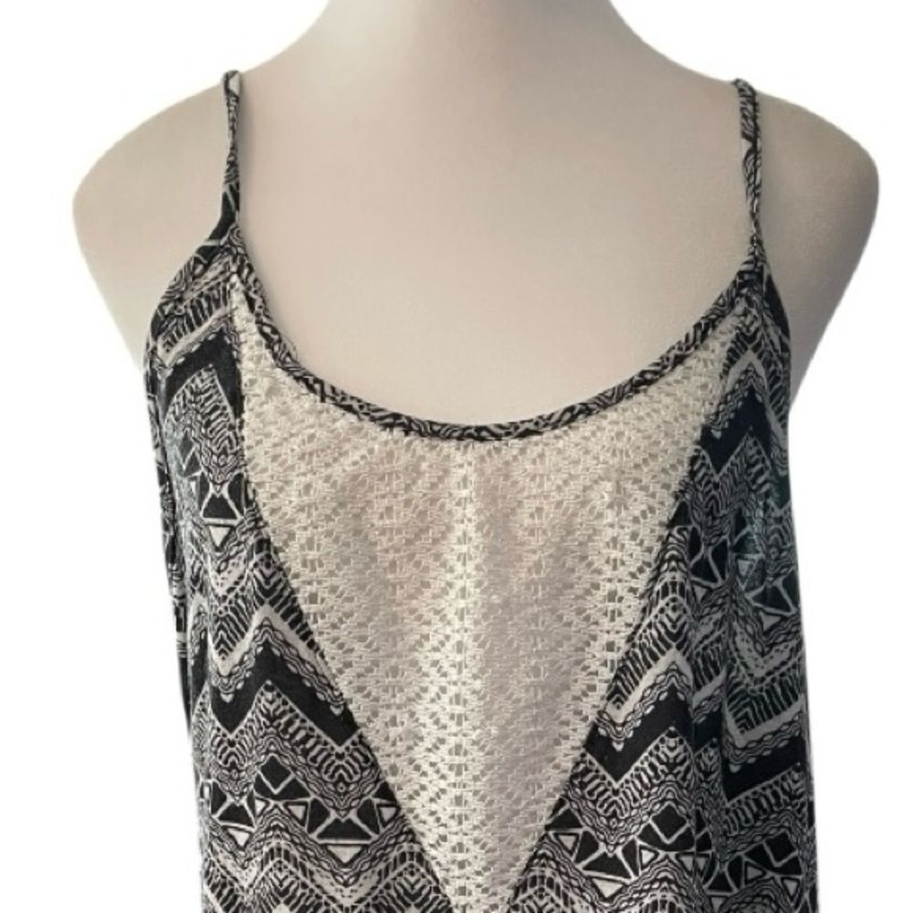 Xhilaration Black and White‎ Patterned Top
